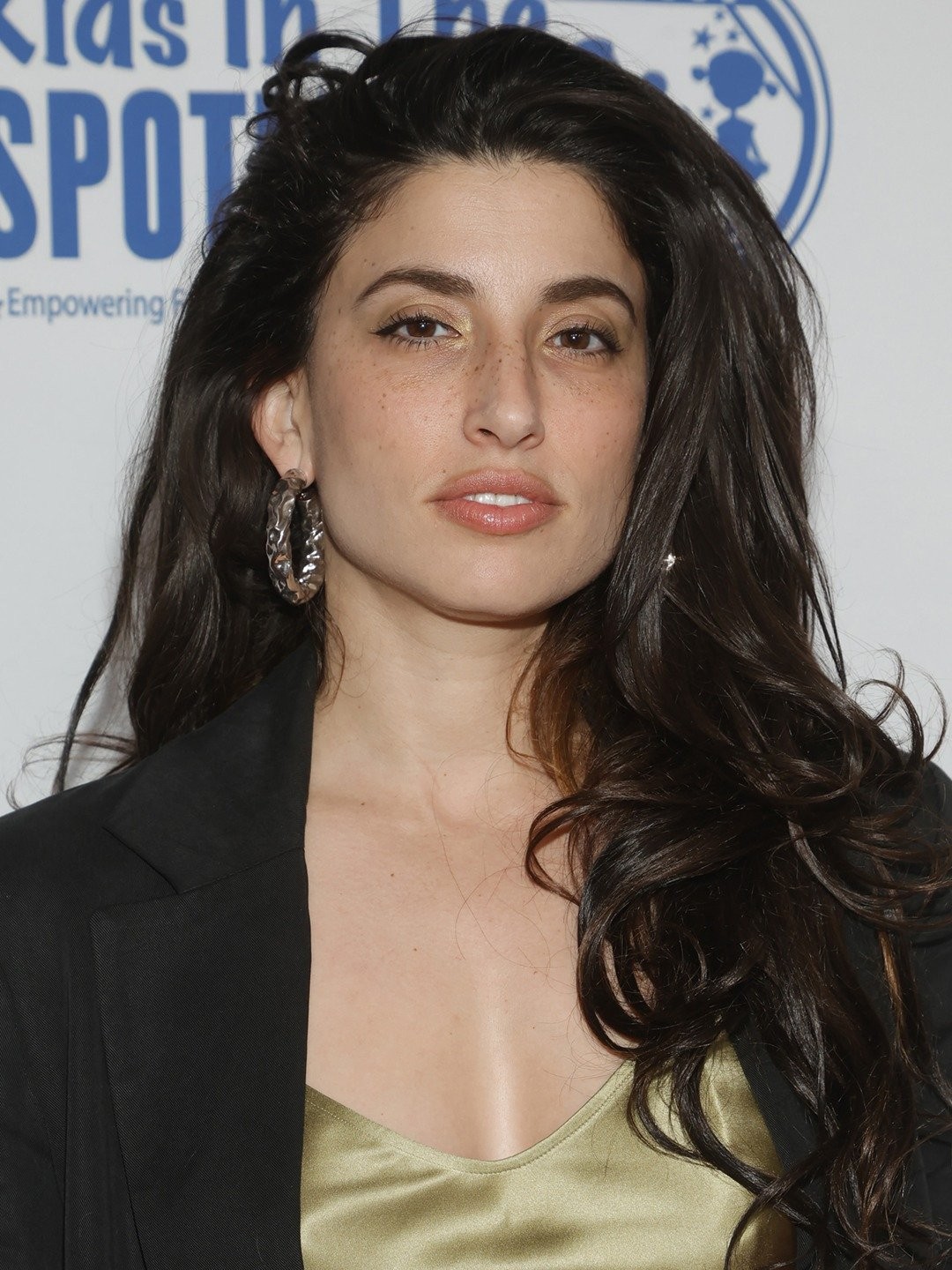 donald jardine recommends tania raymonde sexy pic