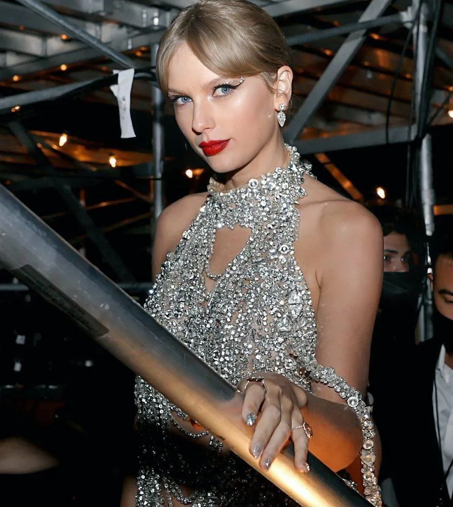 charles gilday recommends taylor swift hot nude pic